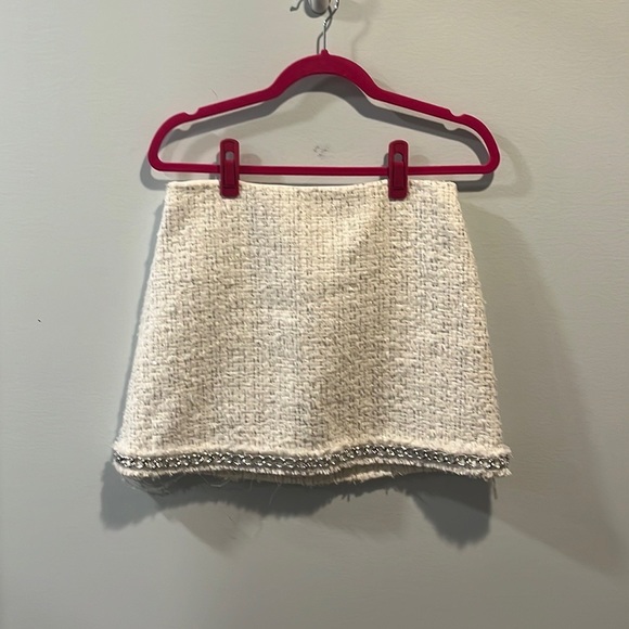 Alice + Olivia Elana White Mini Skirt with Chain Trim 6 NWT - Picture 3 of 5